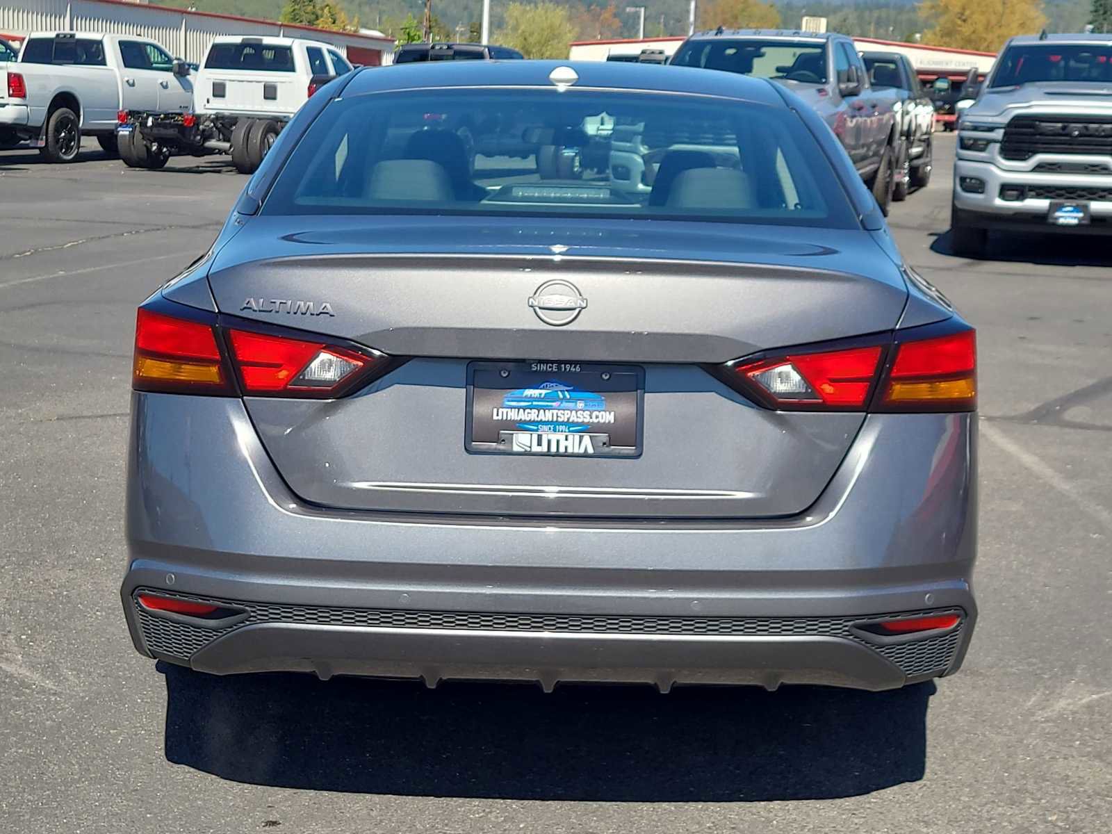 Used 2025 Nissan Altima 2.5 SV FWD image 13
