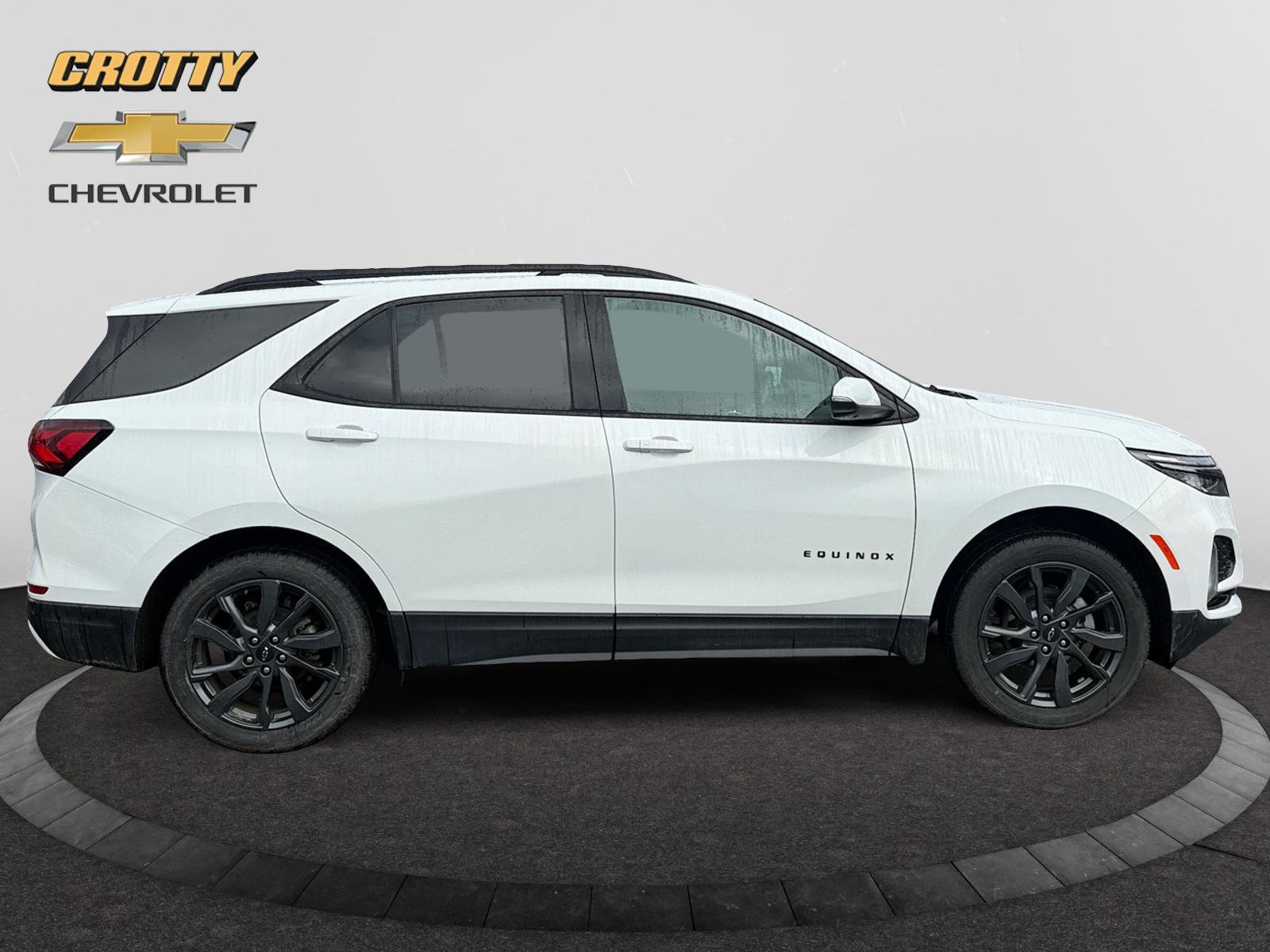 Used 2023 Chevrolet Equinox RS w/ RS Leather Package image 6