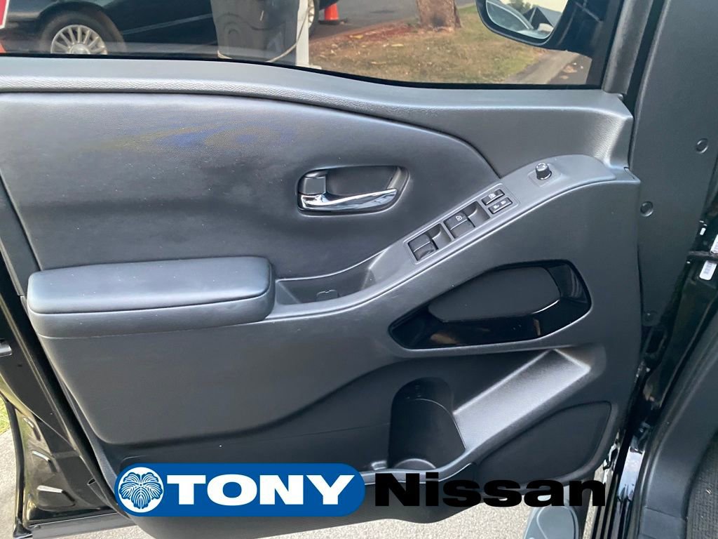 Used 2023 Nissan Frontier SV w/ Midnight Edition Package image 13