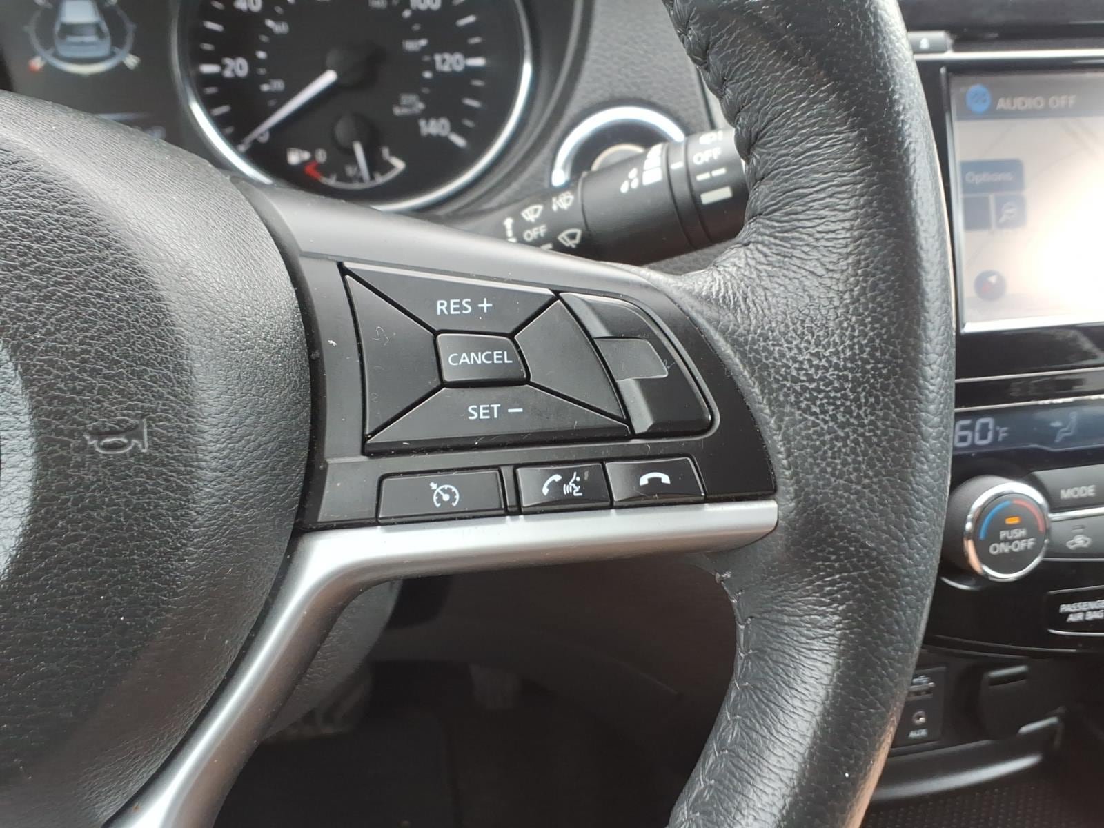 Used 2017 Nissan Rogue SV AWD/4WD image 18