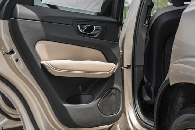 New 2026 Volvo XC60 B5 Plus w/ Protection Package Premier AWD/4WD image 39