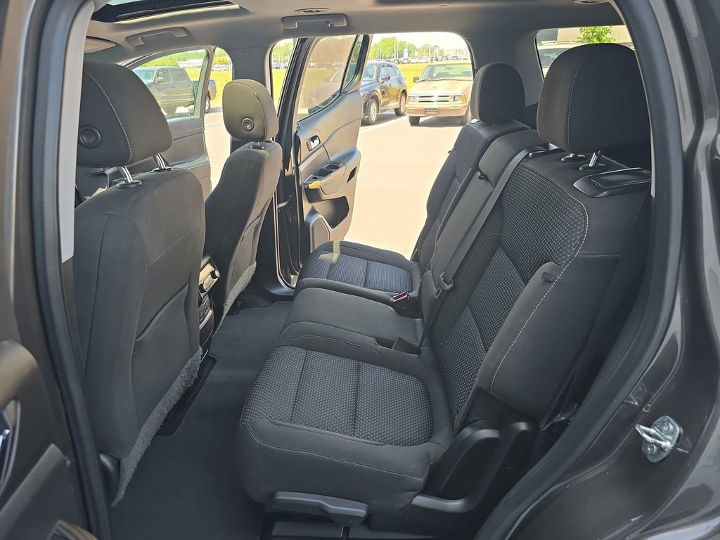 Used 2020 GMC Acadia SLE w/ Driver Convenience Package FWD image 16