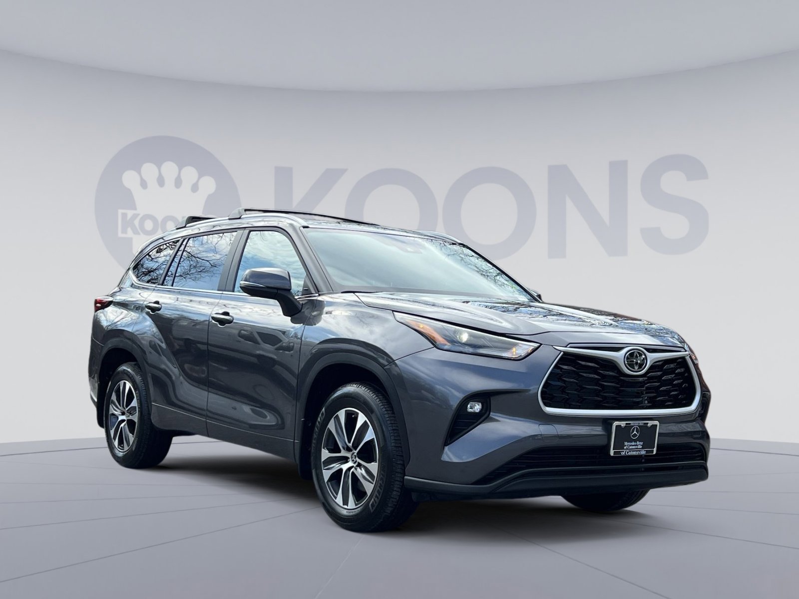 Used 2024 Toyota Highlander XLE image 8