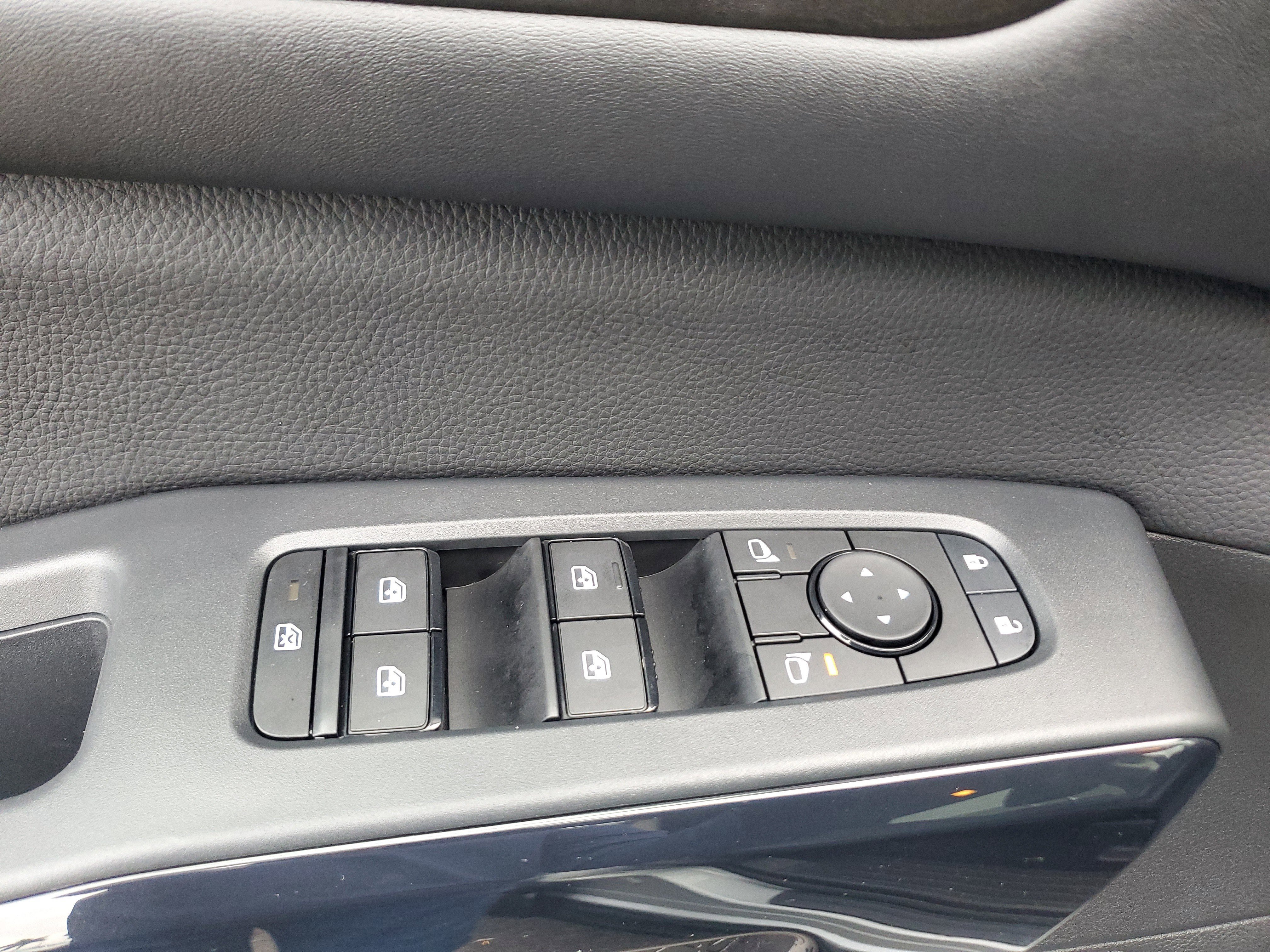 Used 2024 Nissan Pathfinder S image 23