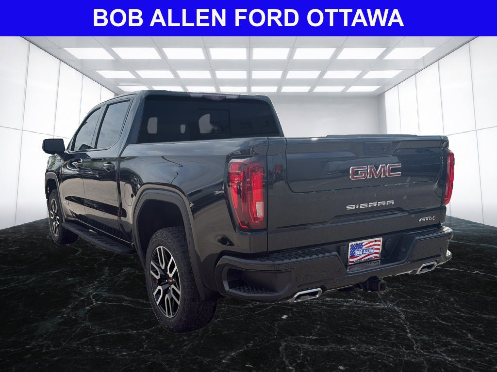 Used 2024 GMC Sierra 1500 AT4 w/ Technology Package AWD/4WD image 9