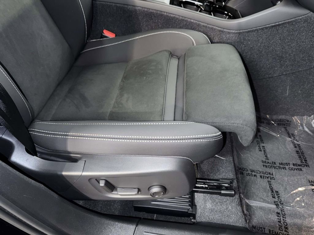 Used 2023 Volvo XC40 B5 Plus w/ Climate Package image 15