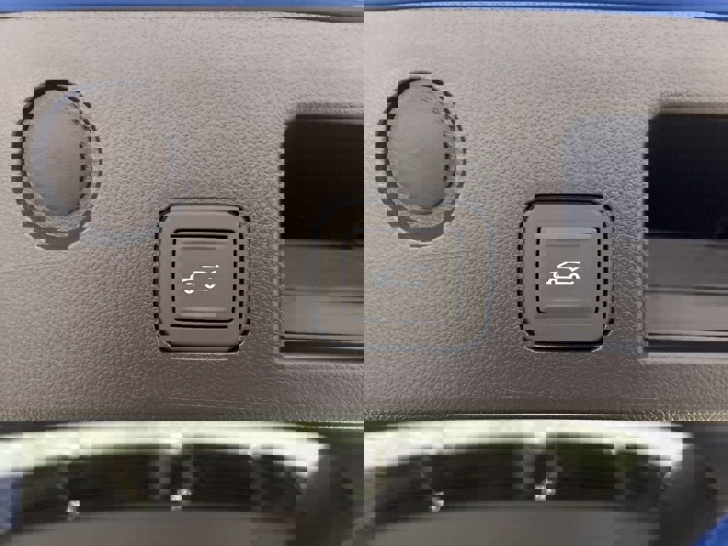 New 2026 Chevrolet Equinox RS w/ Convenience Package III AWD/4WD image 32