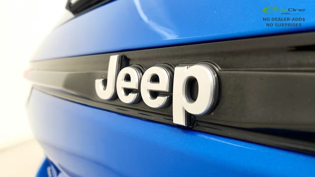 Used 2023 Jeep Grand Cherokee Summit AWD/4WD image 28