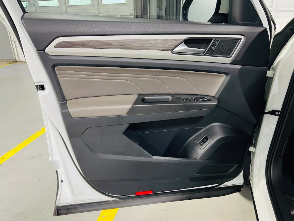 Used 2022 Volkswagen Atlas Cross Sport SE FWD image 25