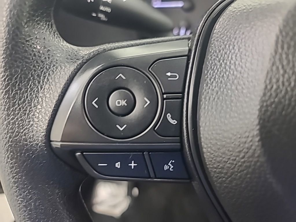 Used 2025 Toyota Corolla LE image 29