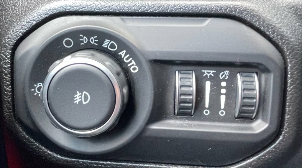 Used 2019 Jeep Wrangler Unlimited Sahara AWD/4WD image 24