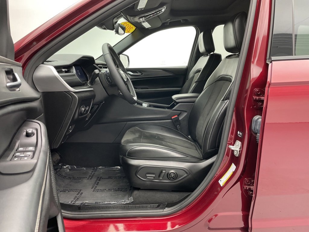 Used 2023 Jeep Grand Cherokee Altitude image 14