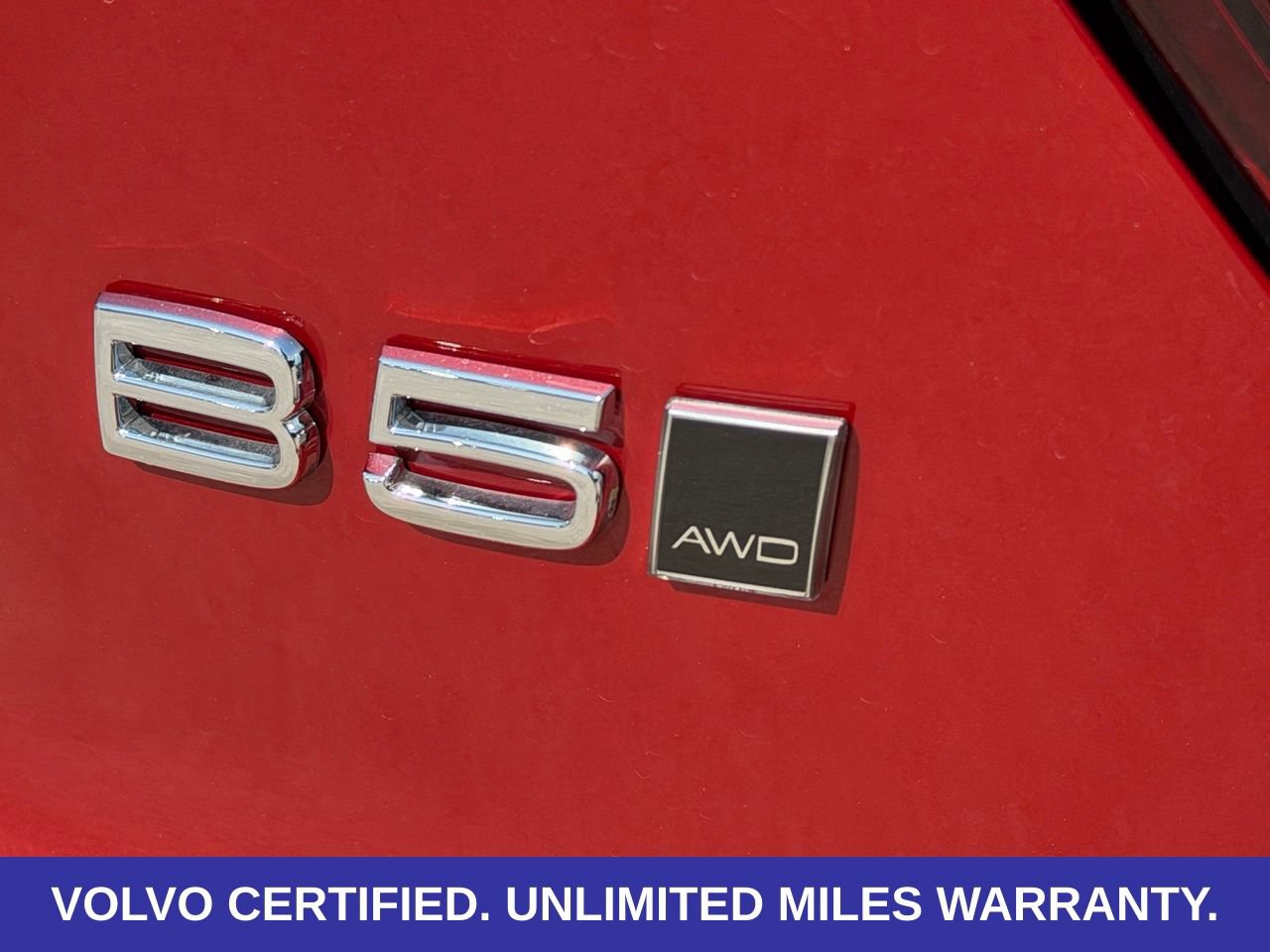 Certified 2024 Volvo XC40 B5 Plus AWD/4WD image 11