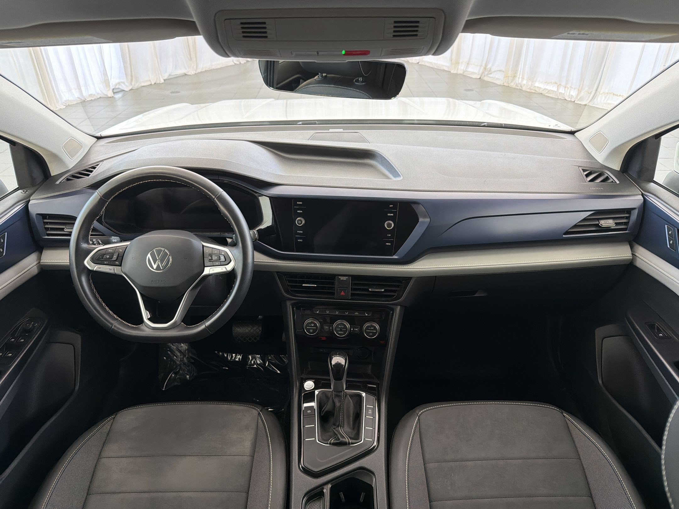 Used 2024 Volkswagen Taos SE FWD image 16