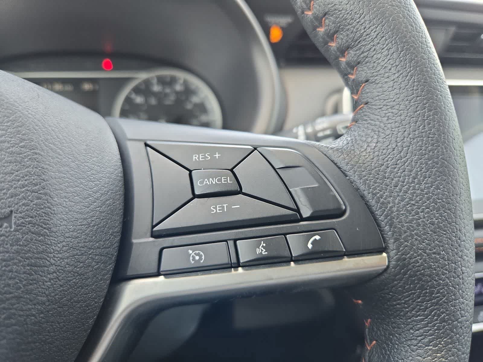 Used 2018 Nissan Kicks SR FWD image 22