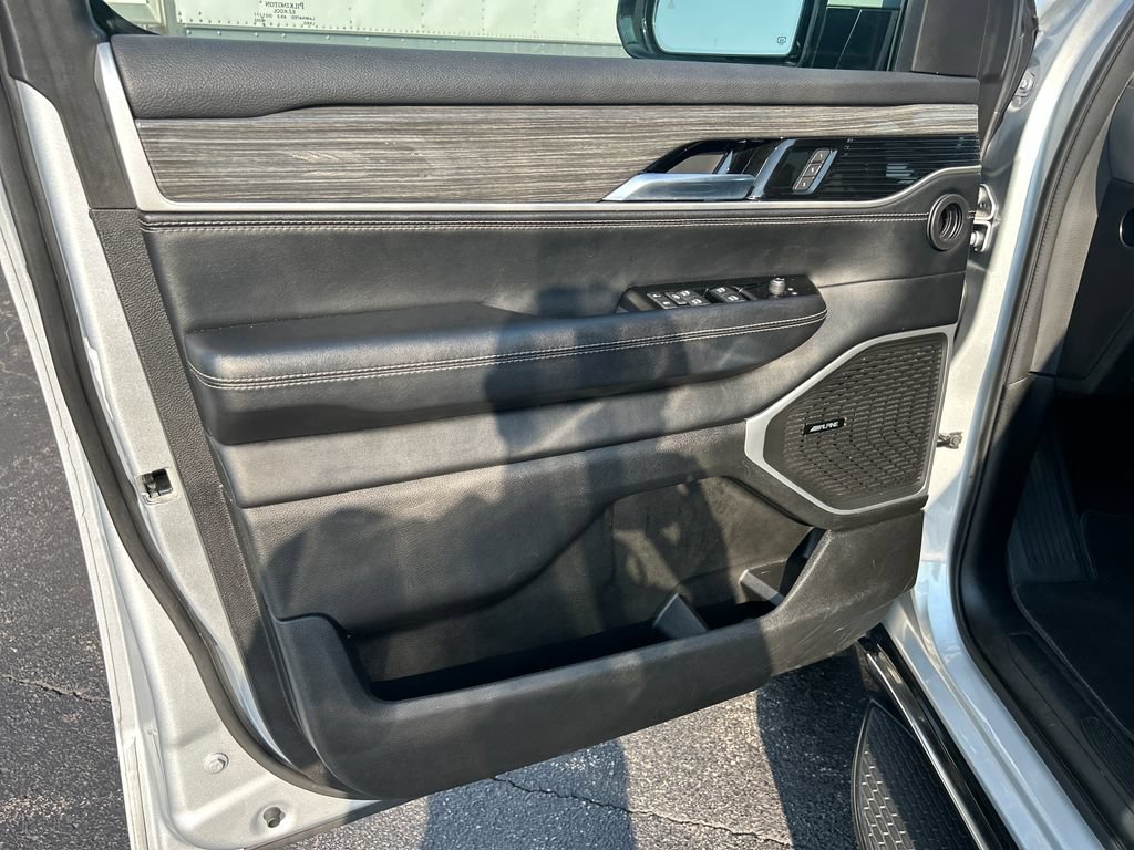Used 2022 Jeep Wagoneer Series II AWD/4WD image 12