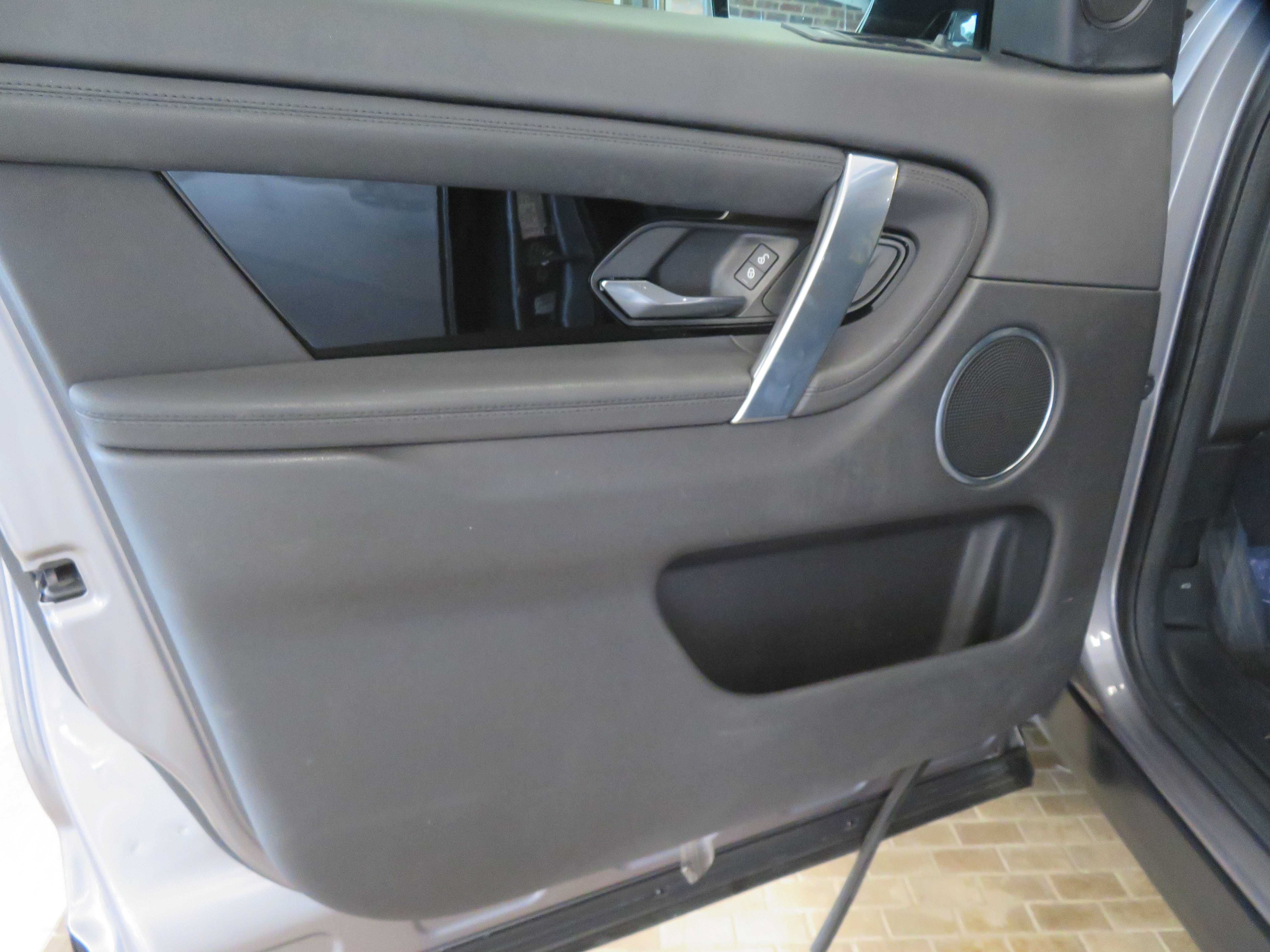 Used 2020 Land Rover Discovery Sport AWD/4WD image 13