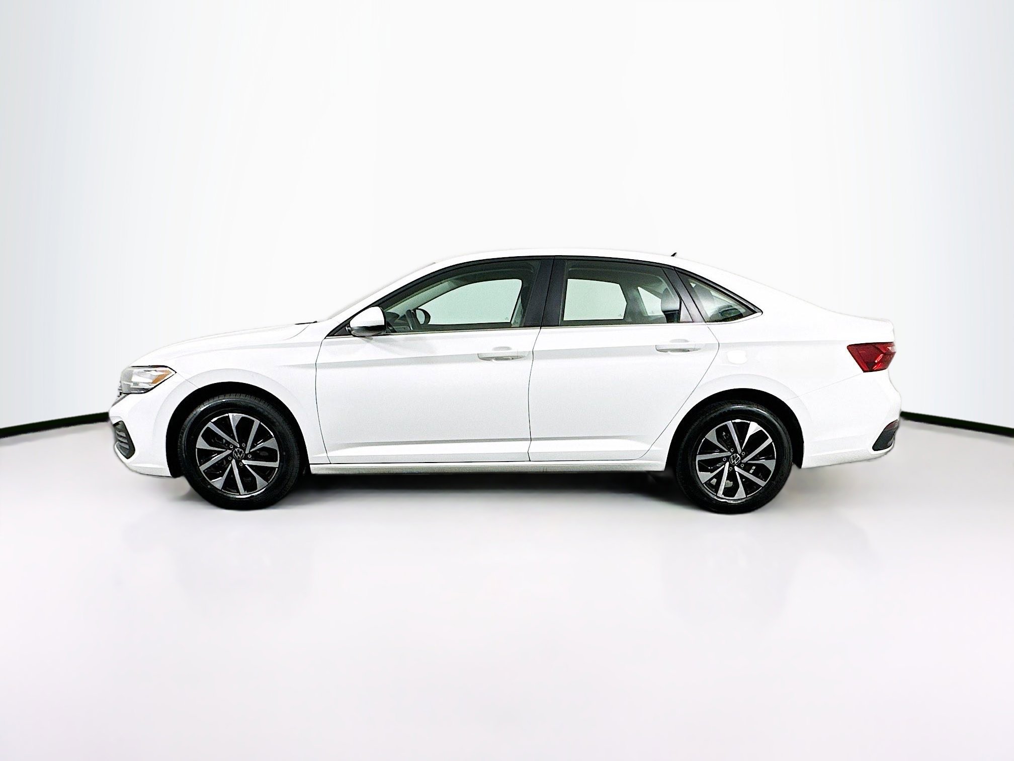 Used 2024 Volkswagen Jetta S image 4