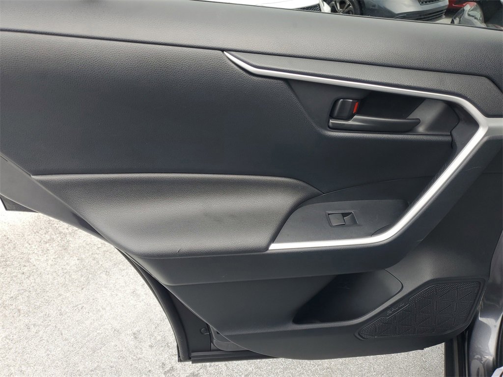 Used 2019 Toyota RAV4 LE image 15