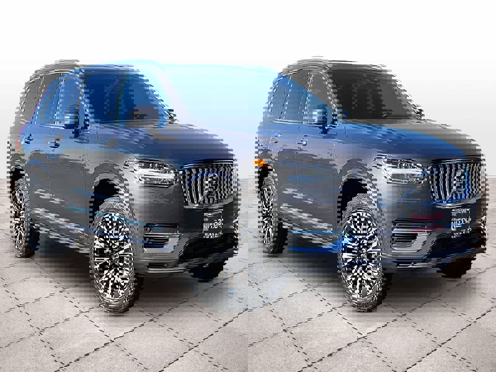 Used 2023 Volvo XC90 T8 Plus image 2