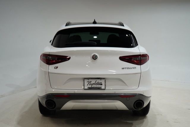 Used 2023 Alfa Romeo Stelvio Ti AWD/4WD image 6