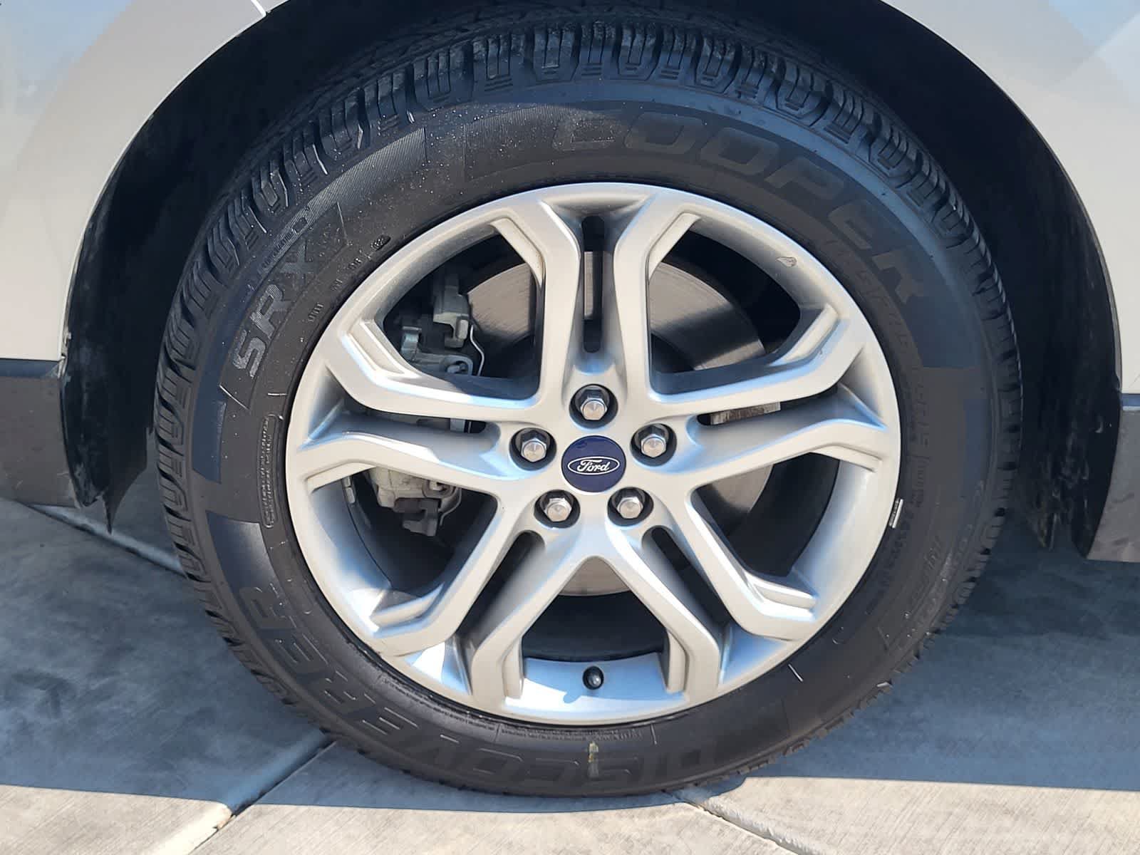 Used 2016 Ford Edge Titanium w/ Technology Package AWD/4WD image 9