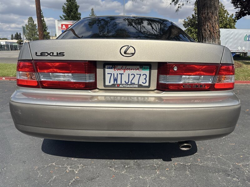 Used 2000 Lexus ES 330 FWD image 9