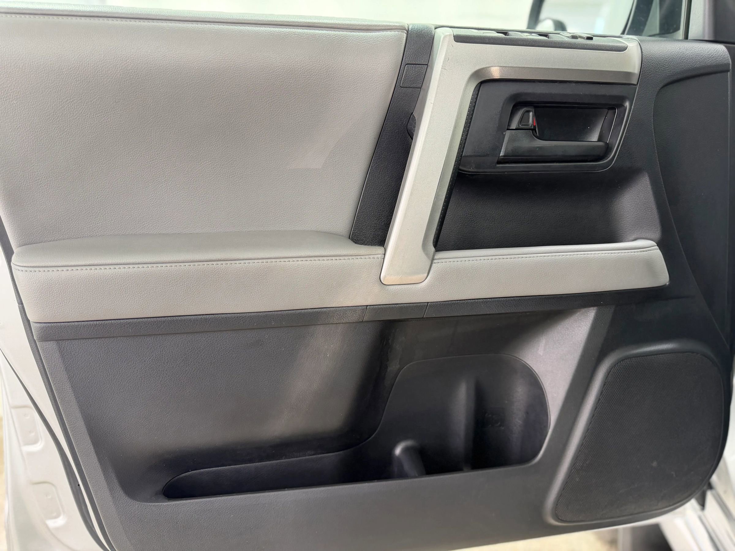 Used 2010 Toyota 4Runner SR5 image 11