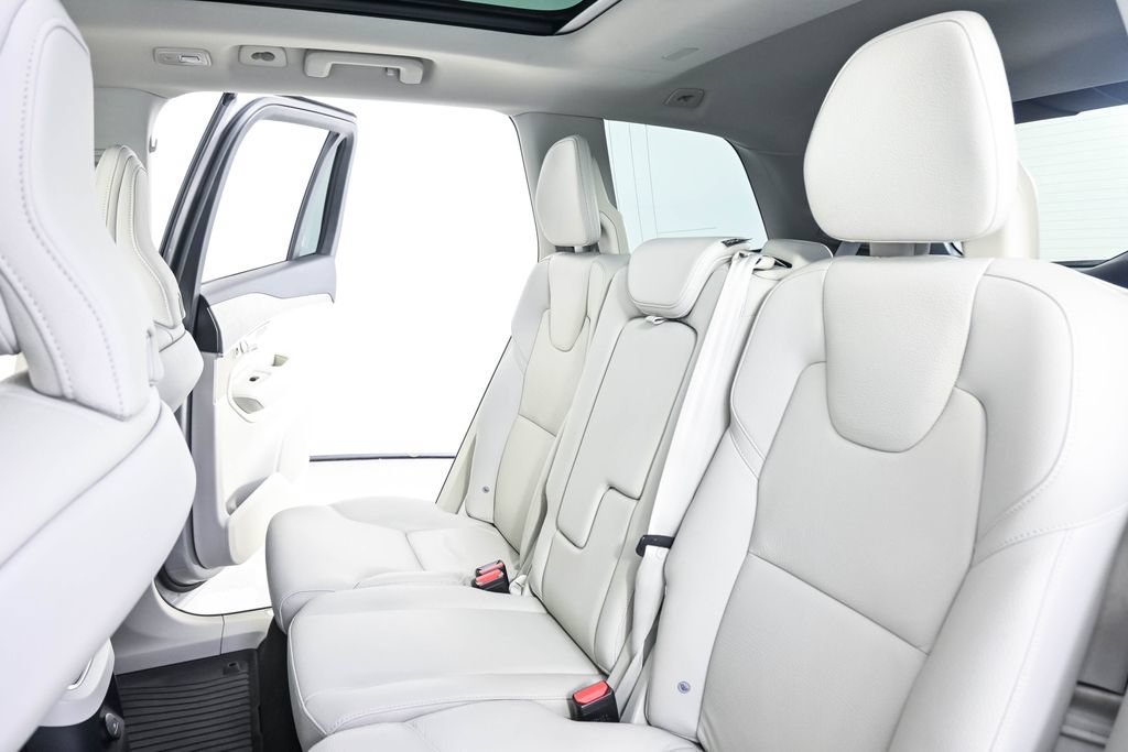 Certified 2025 Volvo XC90 T8 Core w/ Protection Package AWD/4WD image 22