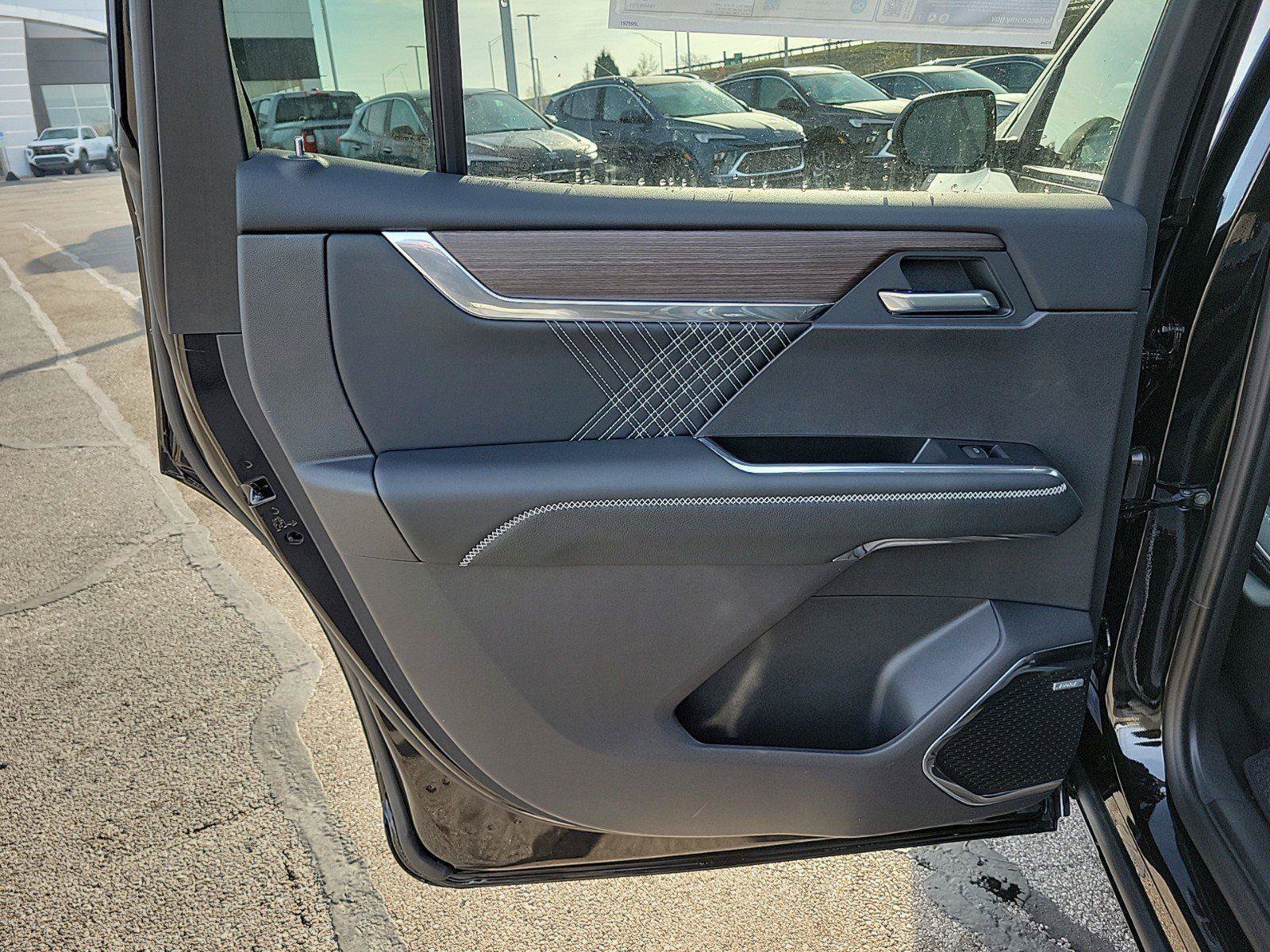 New 2026 GMC Acadia Denali w/ Super Cruise Package FWD image 14
