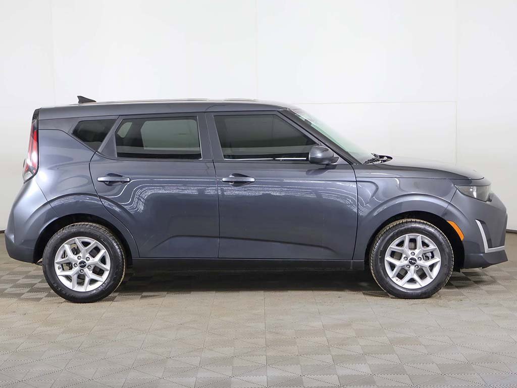 Used 2025 Kia Soul LX w/ LX Technology Package image 17