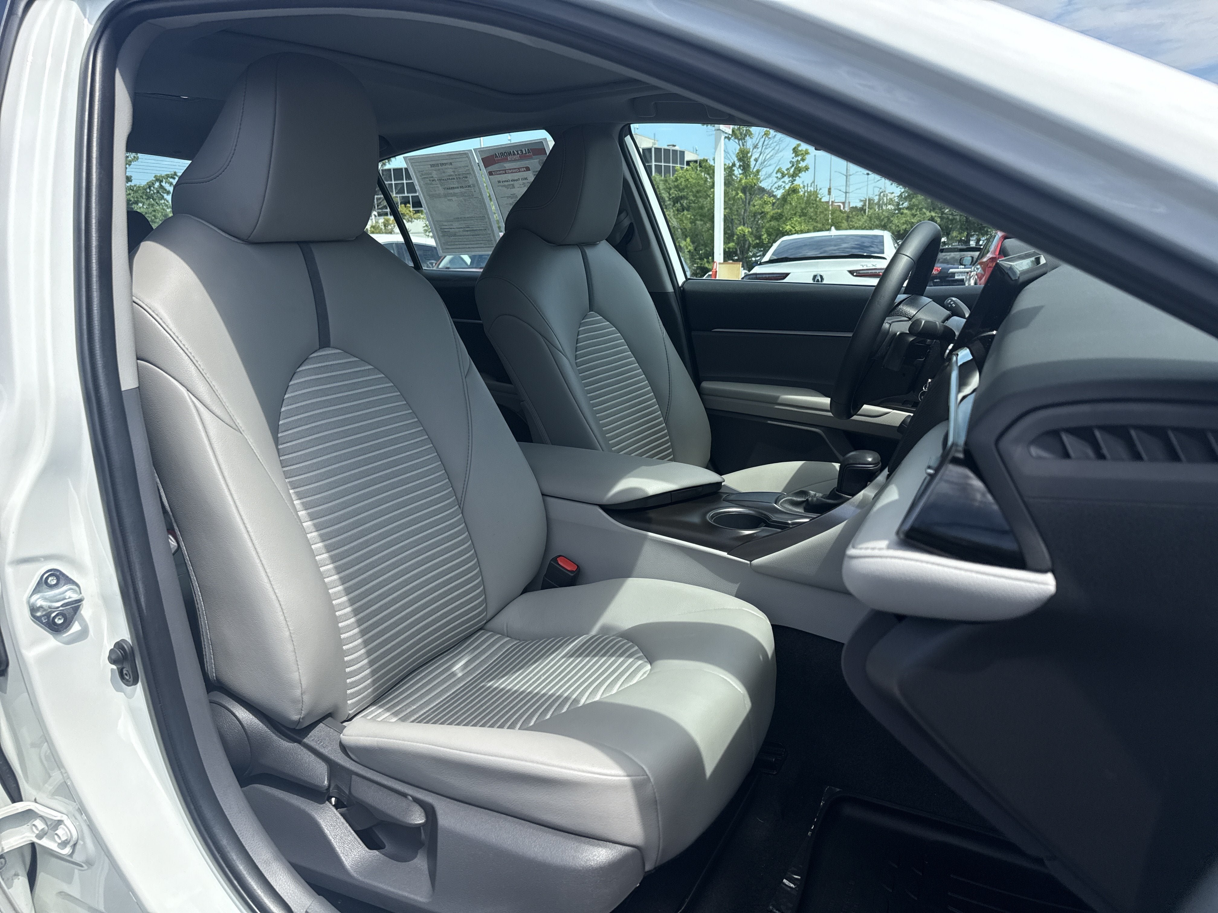 Used 2021 Toyota Camry SE FWD image 29