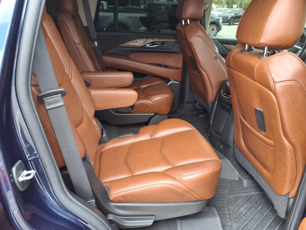 Used 2020 Cadillac Escalade Premium Luxury AWD/4WD image 16