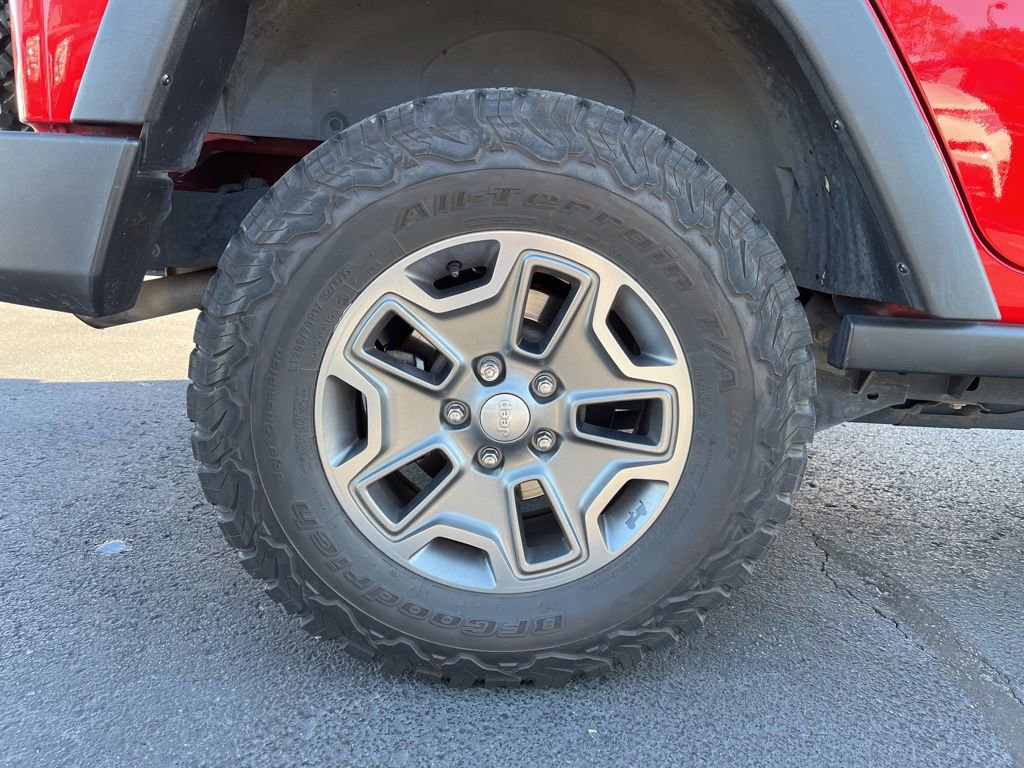 Used 2017 Jeep Wrangler Unlimited Rubicon w/ Connectivity Group image 11