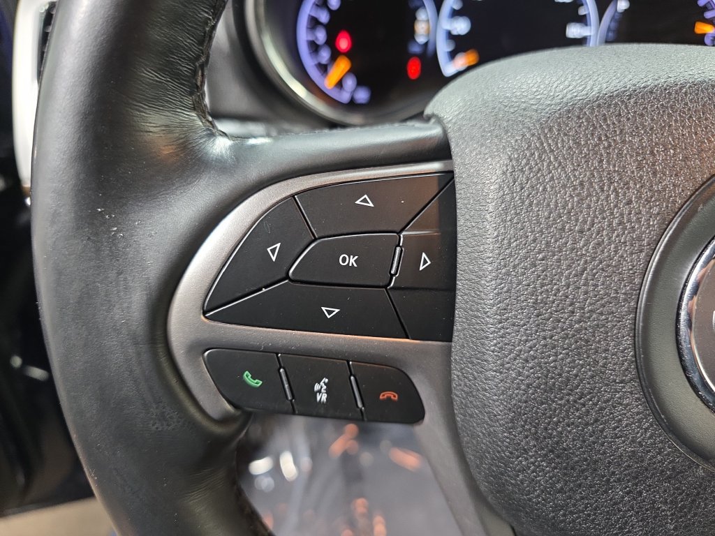 Used 2018 Jeep Grand Cherokee Limited AWD/4WD image 17