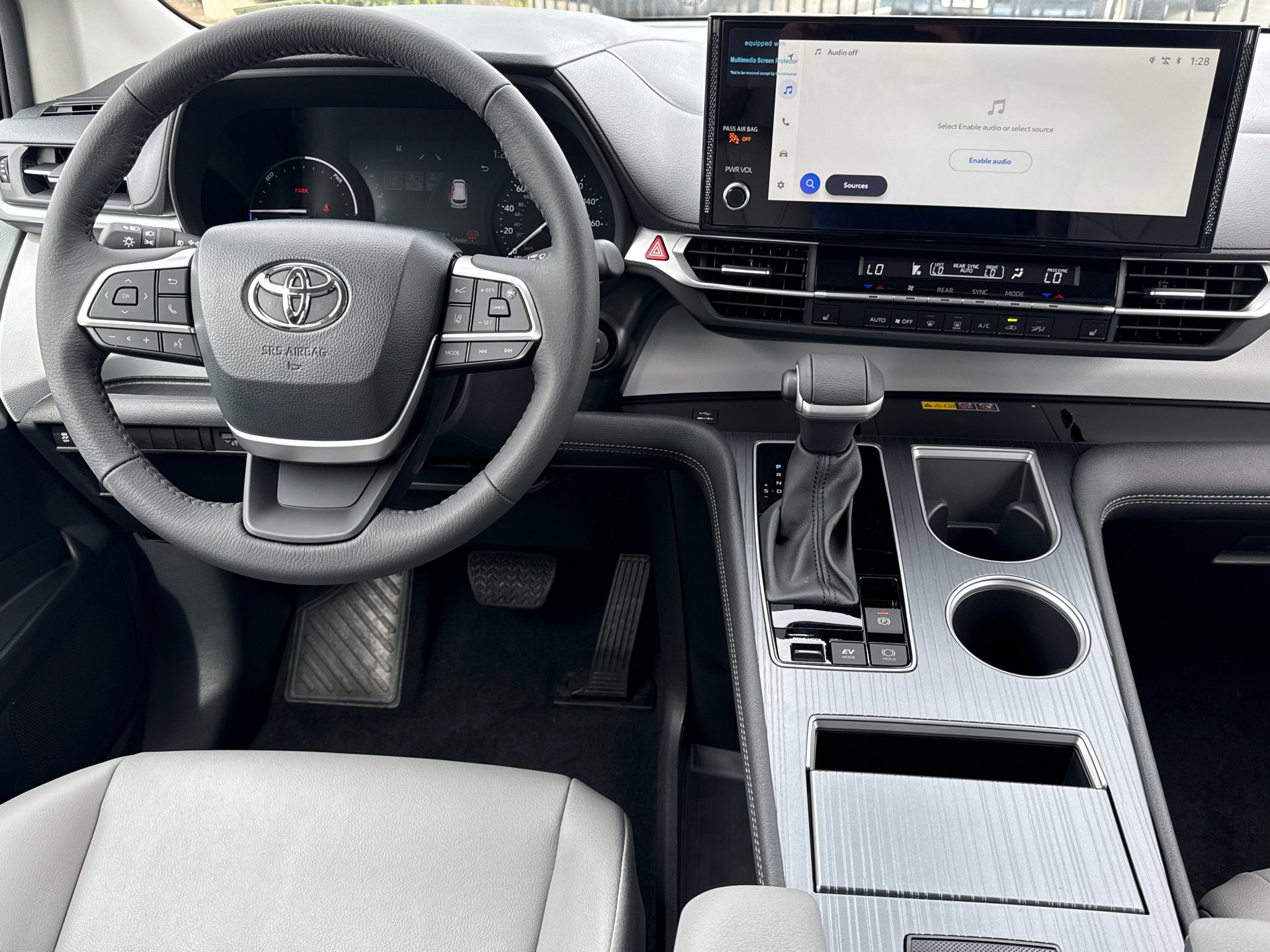 Used 2026 Toyota Sienna XLE FWD image 21