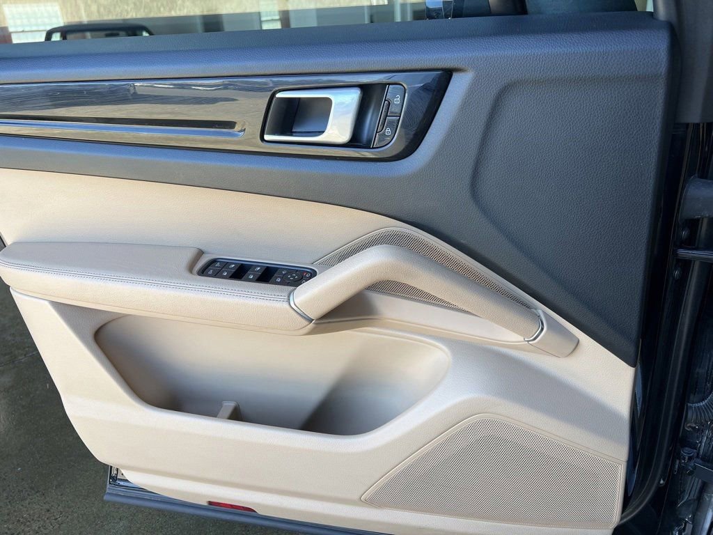 Used 2020 Porsche Cayenne image 19