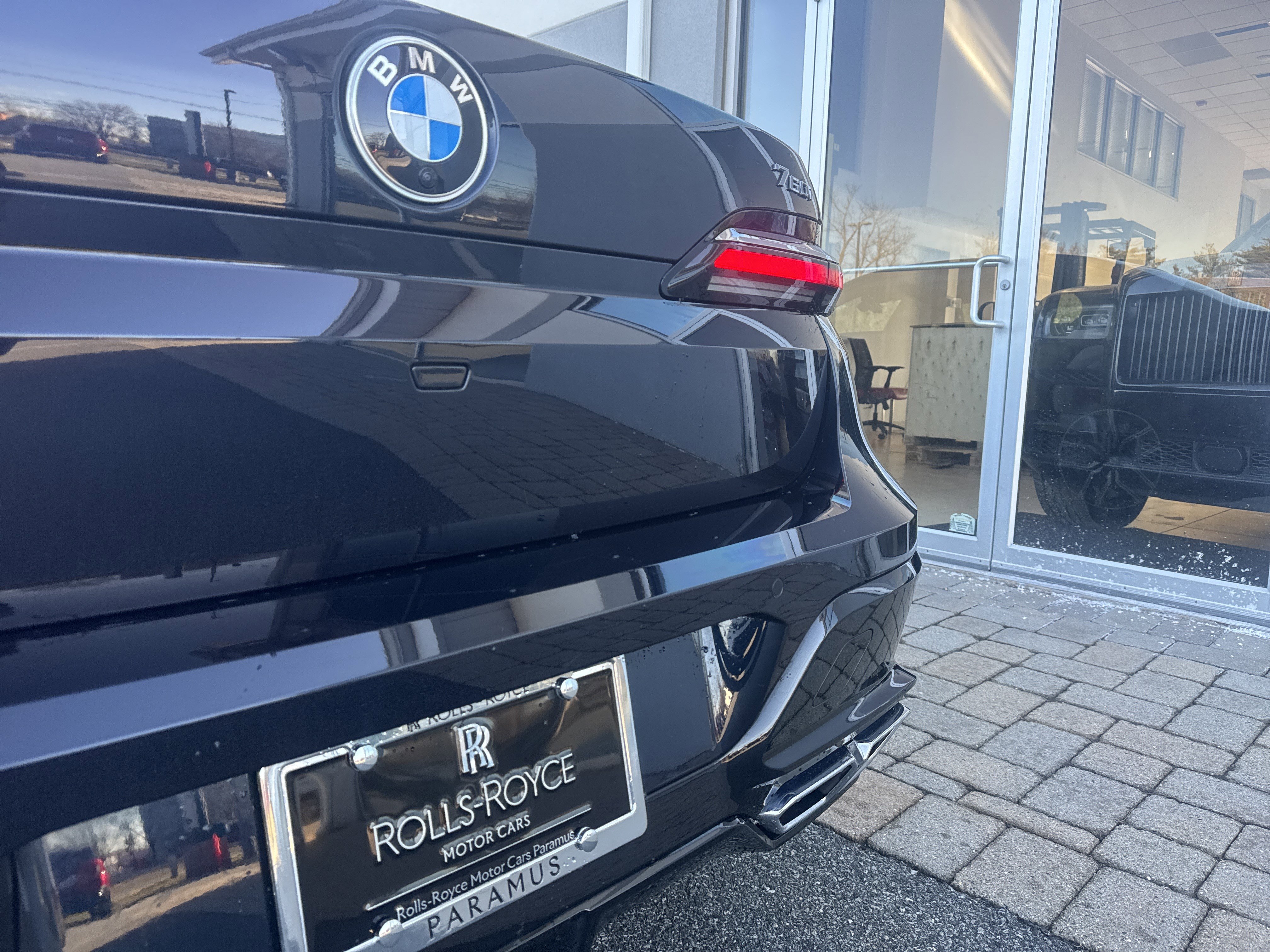 Used 2023 BMW 760i xDrive image 27