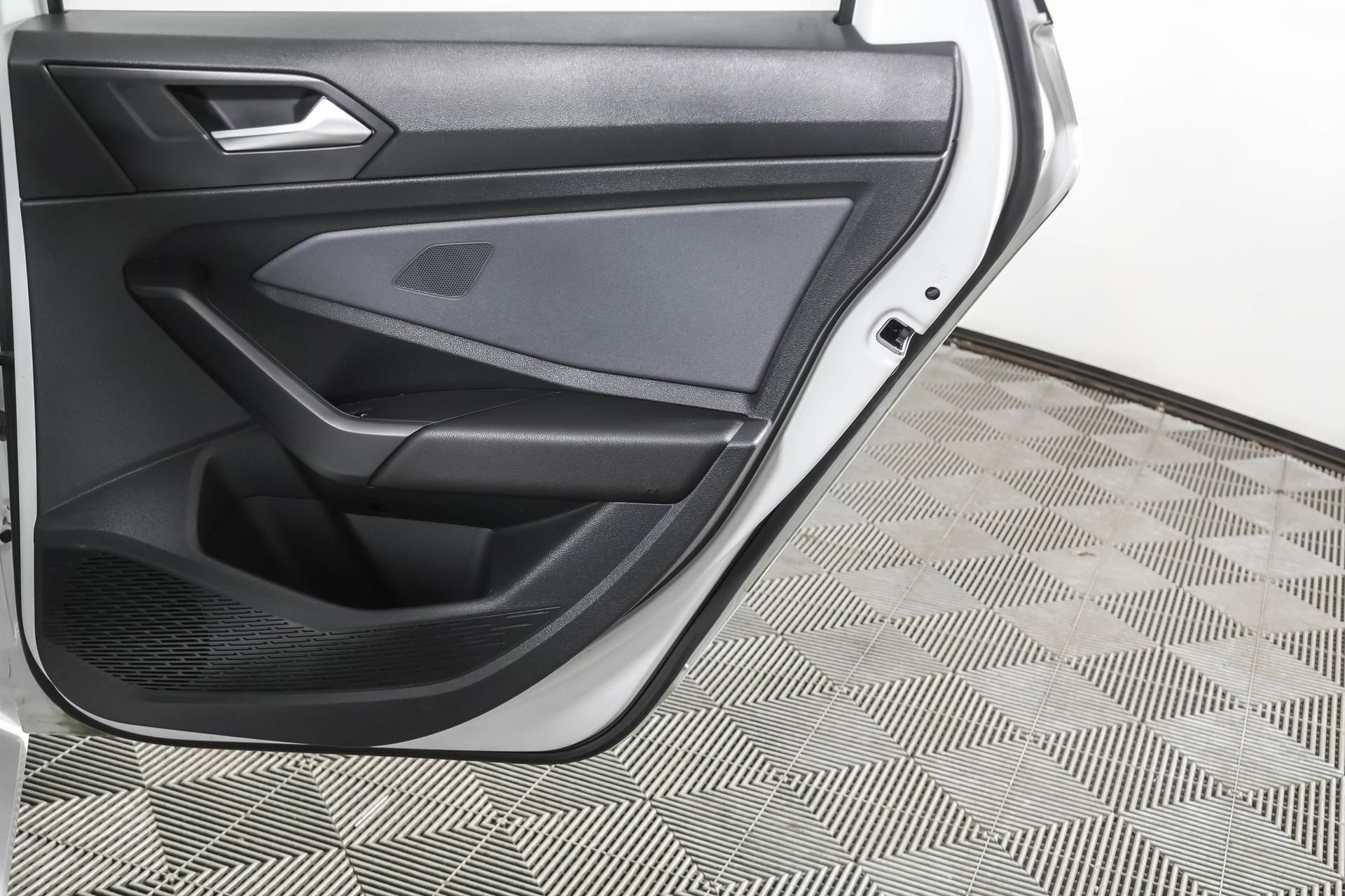 Used 2025 Volkswagen Jetta SE image 41