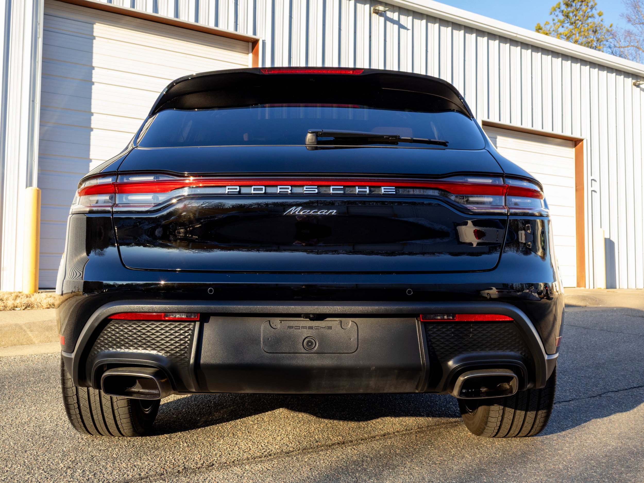 Certified 2025 Porsche Macan AWD/4WD image 6