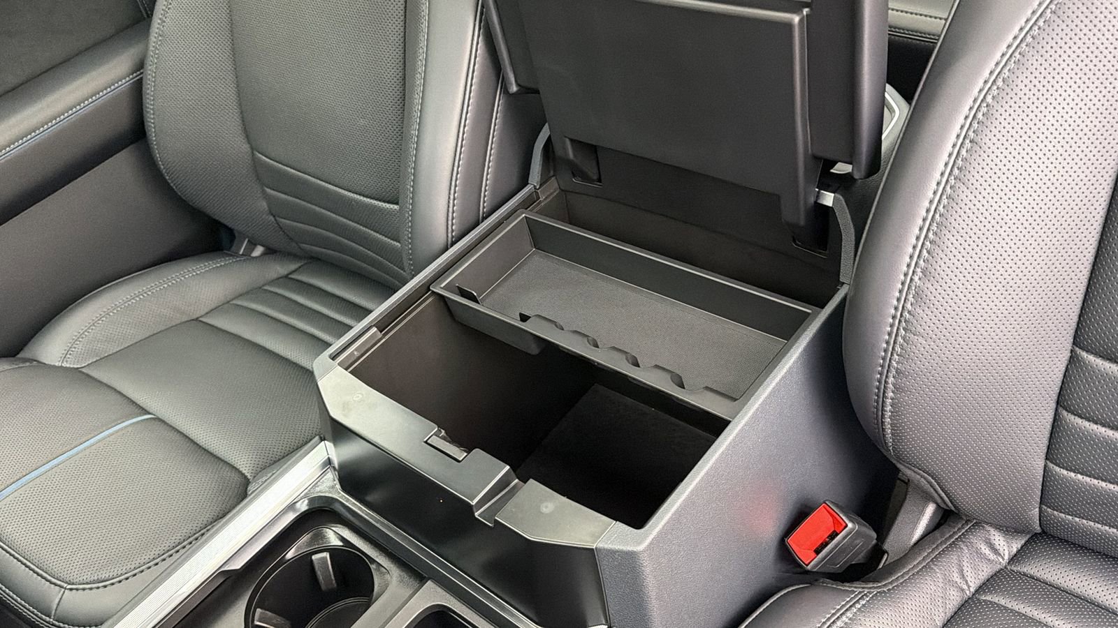 Used 2026 Ford F450 Platinum w/ FX4 Off-Road Package image 28