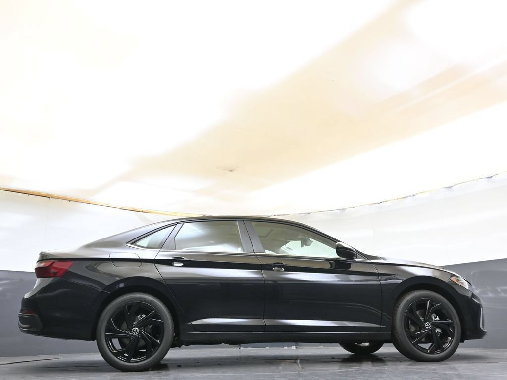 Certified 2026 Volkswagen Jetta SE w/ Black Wheel Package FWD image 33