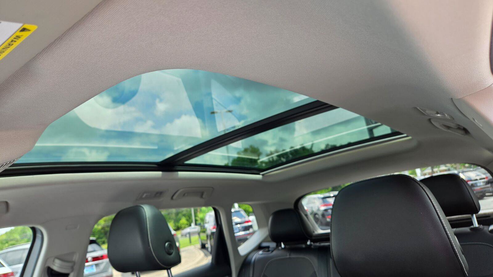 Certified 2023 Volkswagen Taos SE w/ Panoramic Sunroof Package FWD image 43