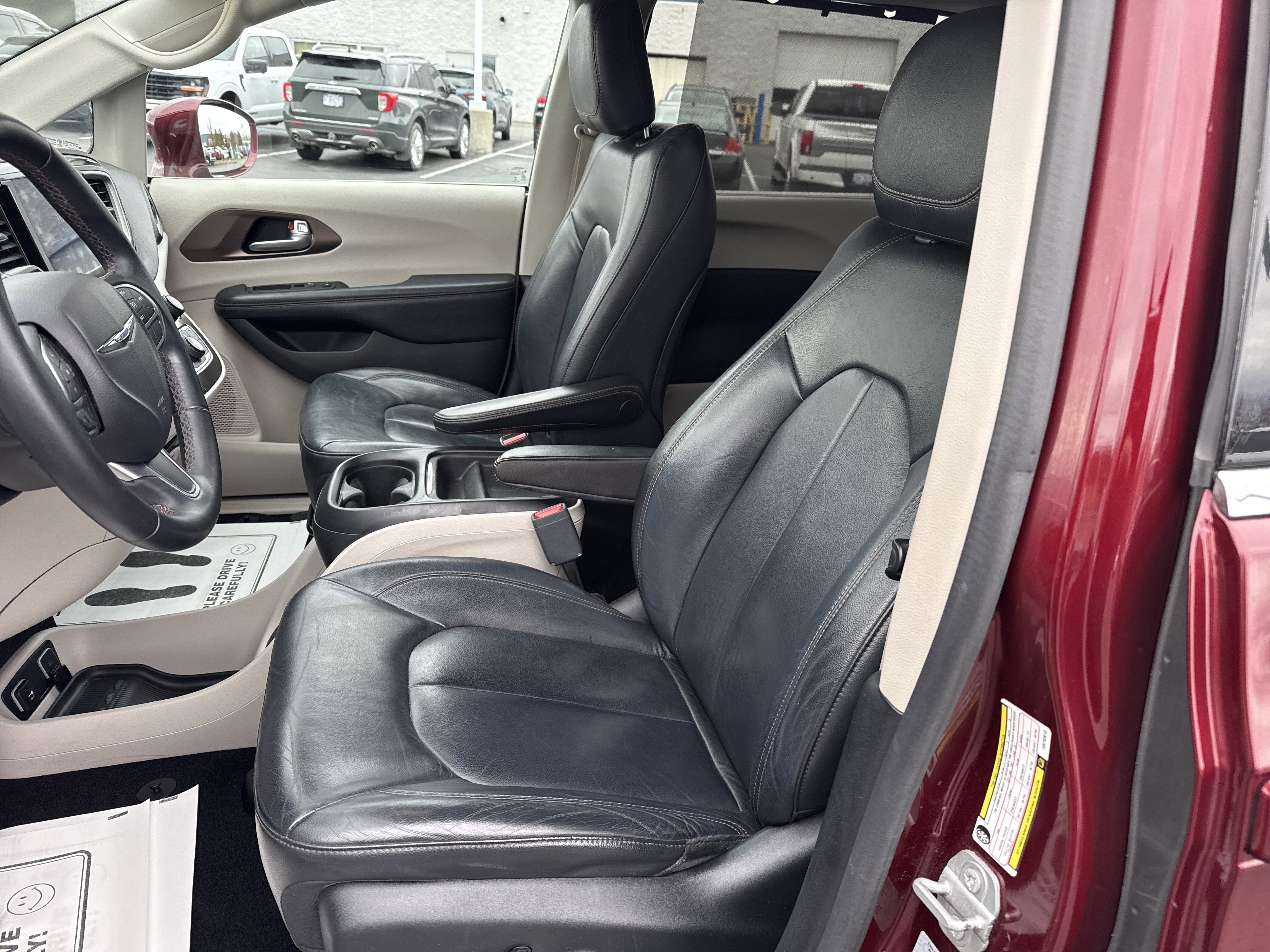 Used 2017 Chrysler Pacifica Touring-L image 21