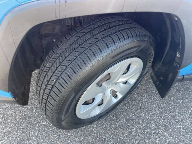 Used 2019 Toyota RAV4 LE w/ Carpet Mat Package AWD/4WD image 10