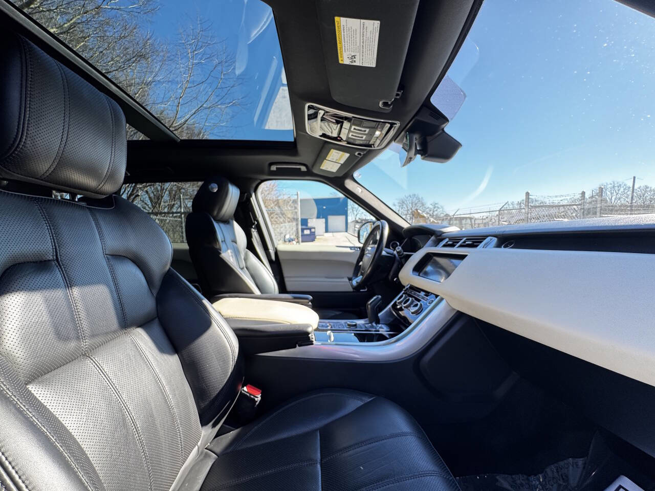 Used 2017 Land Rover Range Rover Sport HSE image 12