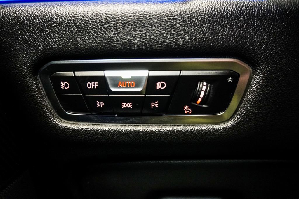 Used 2021 BMW X6 M50i w/ Executive Package image 28