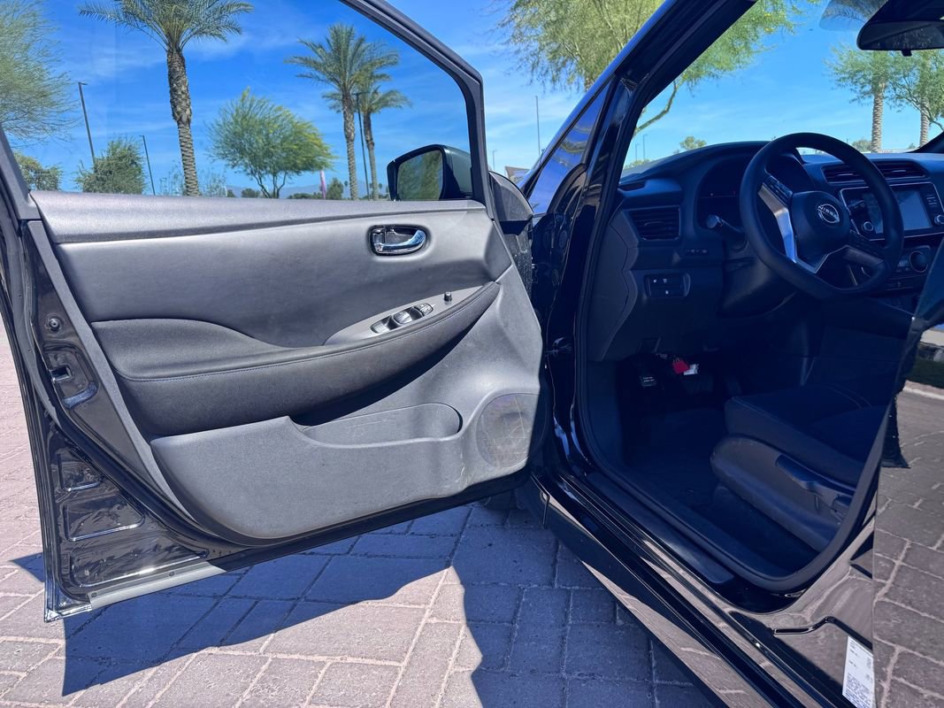 Used 2023 Nissan Leaf S image 7