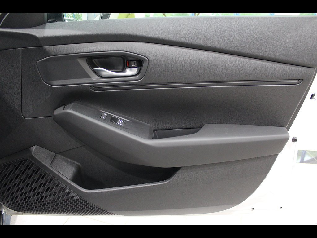 Certified 2025 Honda Accord LX image 25