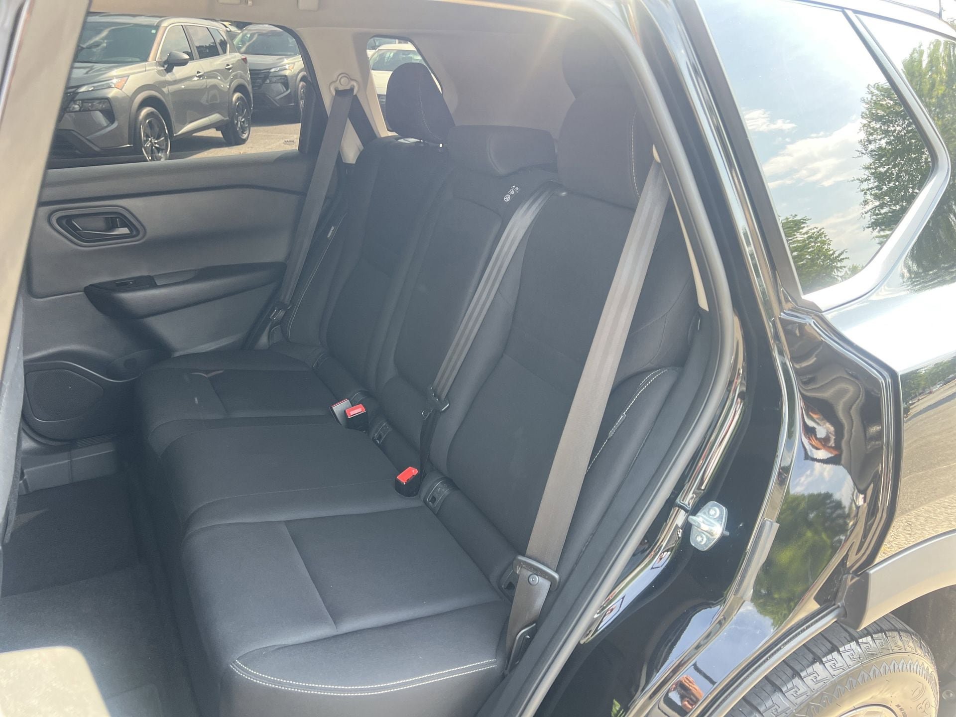 Used 2024 Nissan Rogue S FWD image 16